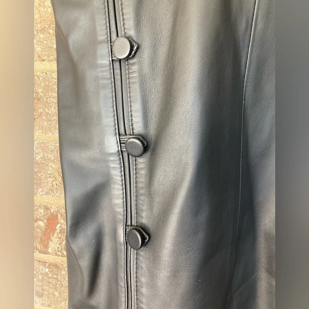 VINTAGE LEATHER SKIRTwith  BACK SLITS Buttons on Front Zipper Elastic Waist Sz 8